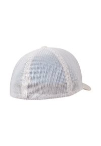 Căciulă de baseball din plasă albă, cu un vârf rotunjit și un bor cu textură rigidă, de culoare crem. Prezintă o țesătură respirabilă și un model subtil texturat.