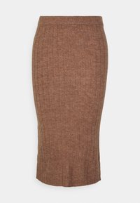 Brun ribbad stickad pennkjol med hög midja och knälängd, visad mot en helt vit bakgrund.