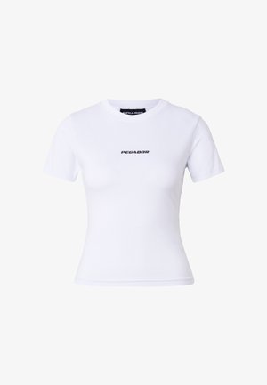 T-shirt blanc ajusté à manches courtes avec encolure ronde et "PEGADOR" imprimé en noir centré sur la poitrine.