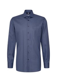 Camicia da uomo a maniche lunghe blu navy con pois bianchi, con bottoni sul davanti e colletto aperto su uno sfondo bianco.
