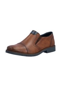 Chaussure habillée marron en cuir à enfiler avec panneaux latéraux élastiques noirs et semelle noire, inclinée pour montrer le côté extérieur et l'avant.