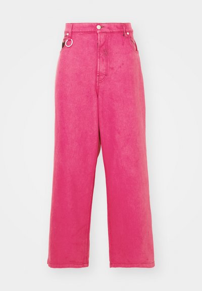 Ροζ παντελόνια φαρδιά με ψηλή μέση, κατασκευασμένα από τζιν, με κούμπωμα και φερμουάρ, θηλιές ζώνης και διακοσμητική λεπτομέρεια σε σχήμα δαχτυλίου.