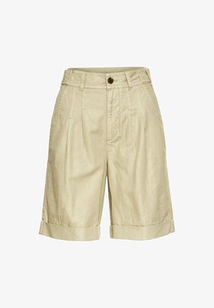 Beżowe lniane szorty z wysokim stanem, z plisami, zawiniętymi mankietami i brązowym zapięciem na guziki z przodu. Gładka tekstura.