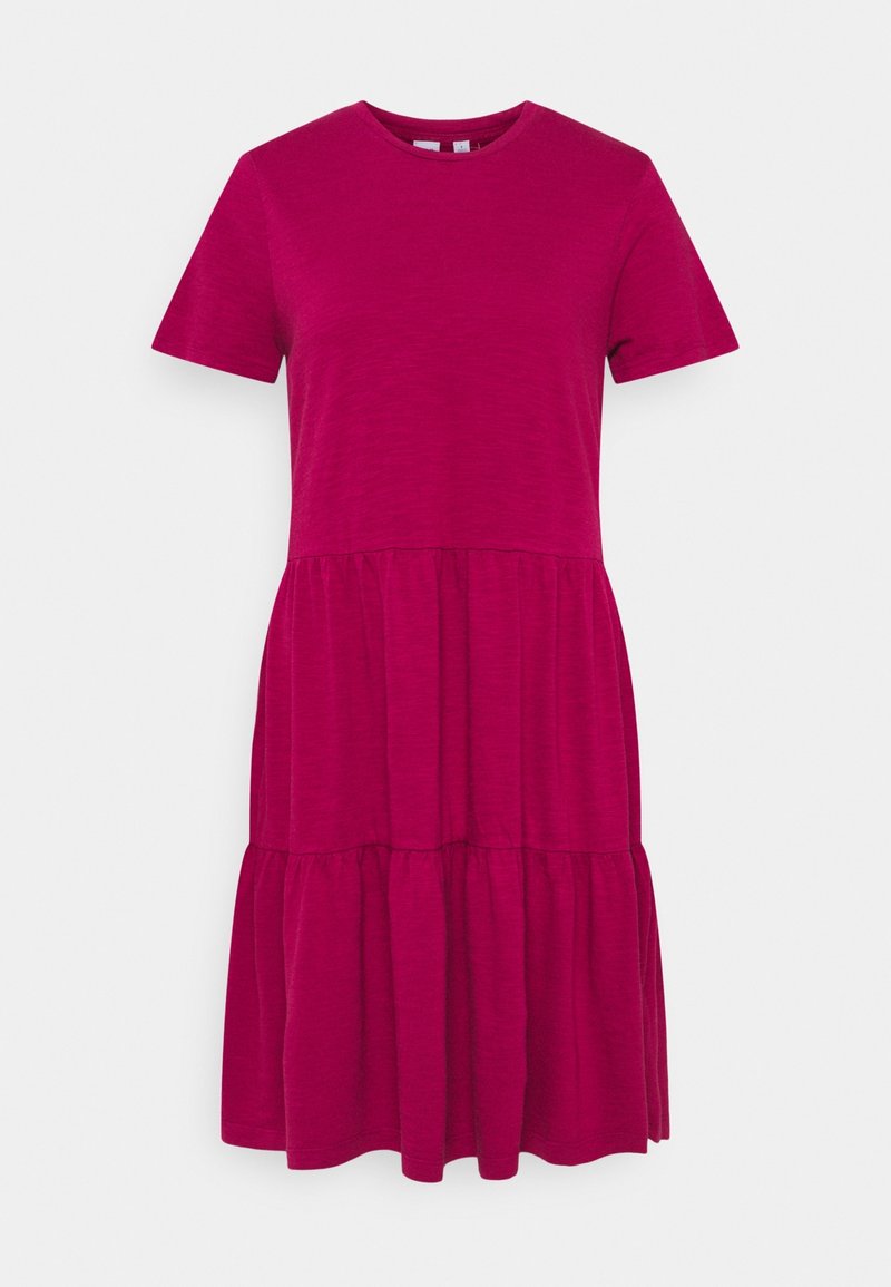 Robe en coton magenta avec manches courtes, encolure ronde et jupe à volants. Texture lisse, design décontracté, longueur au genou.