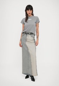 MM6 Maison Margiela Lihtne T-särk - light grey melange
