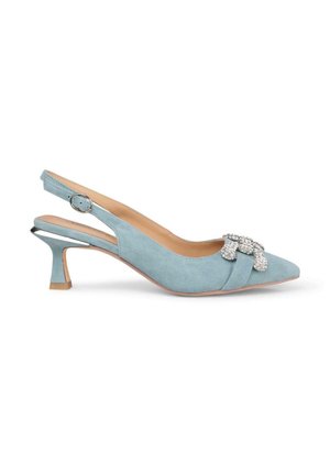 Lyseblå ruskind slingback kitten heel-sko med spids tå og rhinstenudsmykning på frontstroppen.