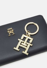 Tommy Hilfiger ICONIC WALLET SET - Breloczek
