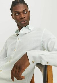 Jack & Jones JJESUMMER LINEN MIX SHIRT - Majica - soothing sea