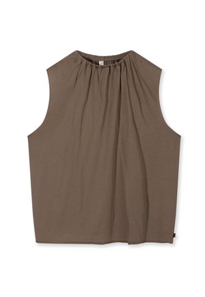 Top marrón sin mangas con escote fruncido y corte suelto, mostrado plano sobre un fondo blanco.