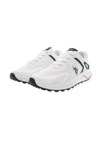 Scarpe sportive bianche con tomaia in rete, dettagli testurizzati, suola in gomma nera e un piccolo logo sul lato. Presentano chiusura con lacci e colletto imbottito.