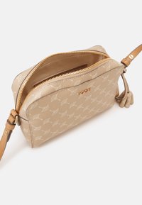 JOOP! CORTINA CLOE SHOULDER - Taška cez plece - sesame