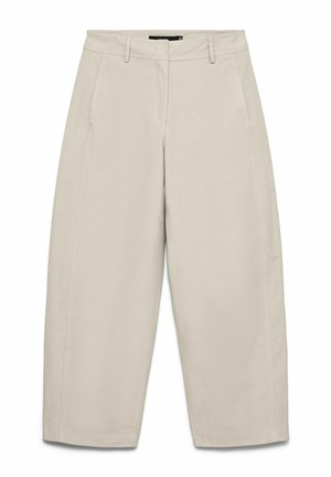 Pantalon beige à jambes larges, coupé court, avec passants pour ceinture, poches avant et fermeture éclair à l'avant.