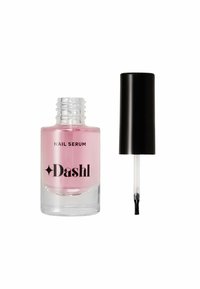 Tydlig glasflaska med ett rosa nagelserum, svart lock och applikatorborste; etiketten säger "Nagelserum" och "Dashl" i fet stil.