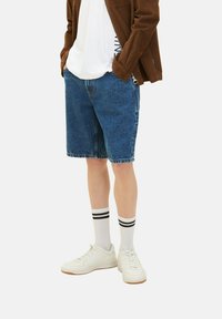 TOM TAILOR DENIM LOOSE FIT - Jeansshorts - clean mid stone blue denim