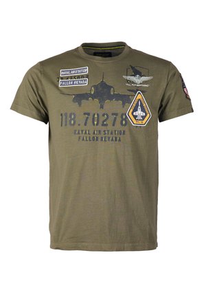 Olivenfarvet T-shirt med militære luftfartsmærker, jagerflygrafik, koordinater og tekst, der henviser til Naval Air Station Fallon, Nevada.