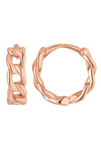 Orecchini a cerchio in metallo color oro rosa con design a catena attorcigliata, texture liscia e forma rotonda. Un orecchino è aperto.