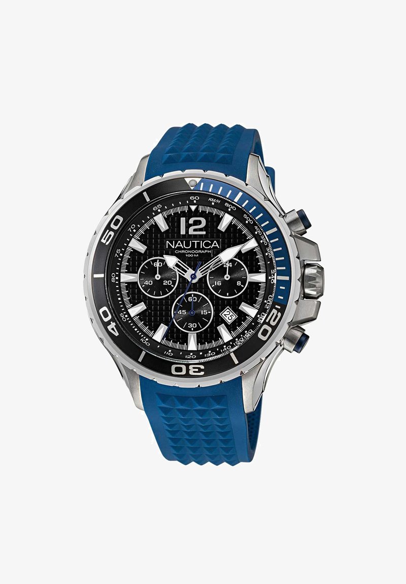 Nautica kronograafkellaga on ümmargune must nägu, hõbedane roostevabast terasest korpus, sinine kummirihm ja silmatorkavad hõbedased tunni näidikud.