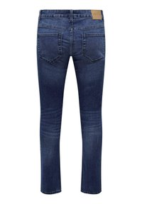 Mørkeblå denim jeans med lige ben, featuring en talje og to baglommer; slidte detaljer nær lårene.