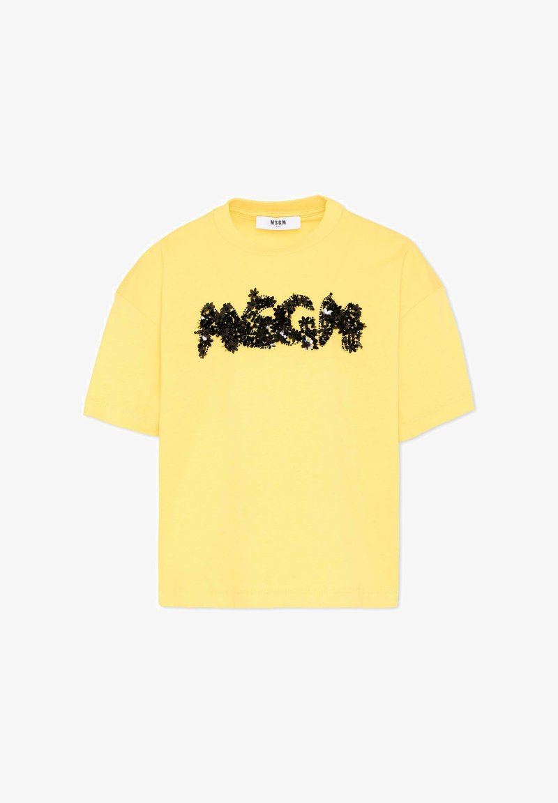 T-shirt jaune à manches courtes avec application florale noire formant le mot "MSGM" sur la poitrine, col rond et étiquette de la marque visible à l'intérieur du col.