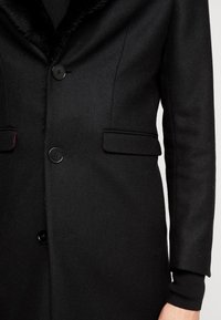 Twisted Tailor Abrigo clásico - black