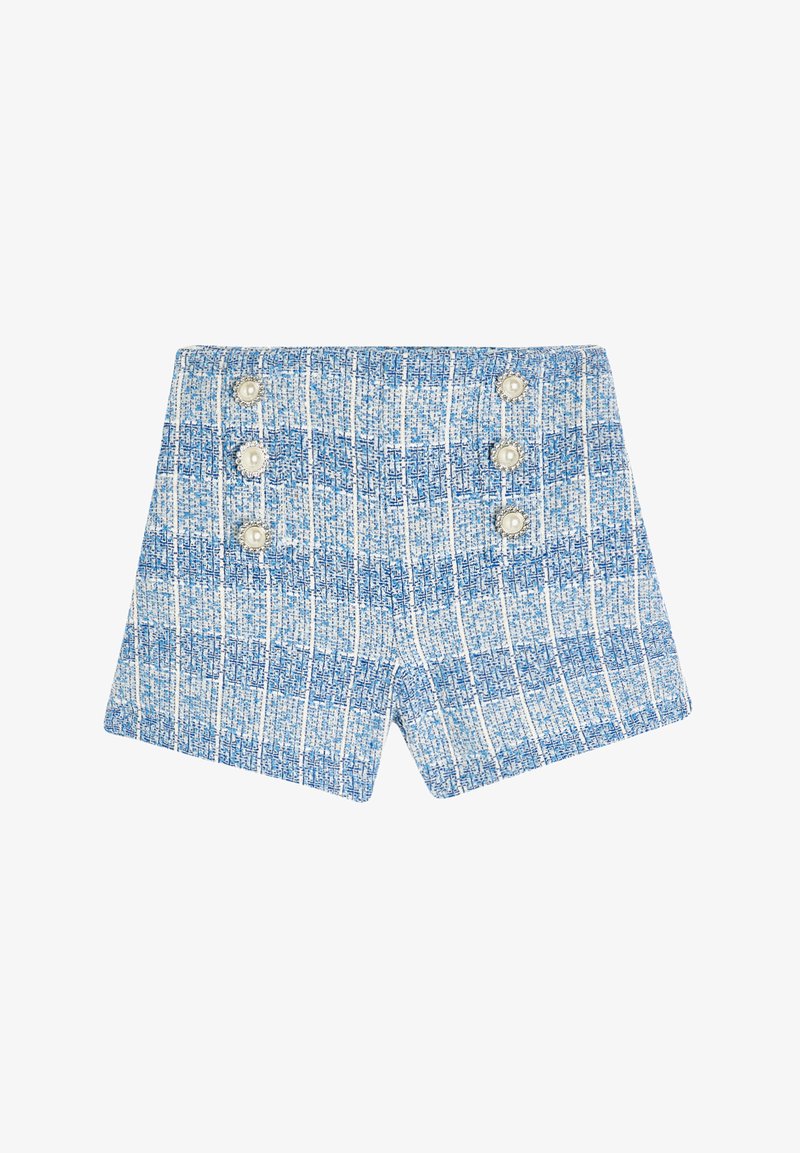 Shorts tessuti blu e bianchi con texture, dotati di quattro bottoni perlacei in vita, con un taglio sartoriale e orli puliti.