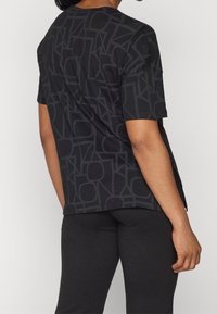 ONLY Play Camiseta estampada - black