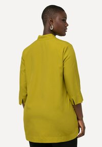 Ulla Popken LONGLINE 3/4 SLEEVE COLLARED - Camicetta - pistachio