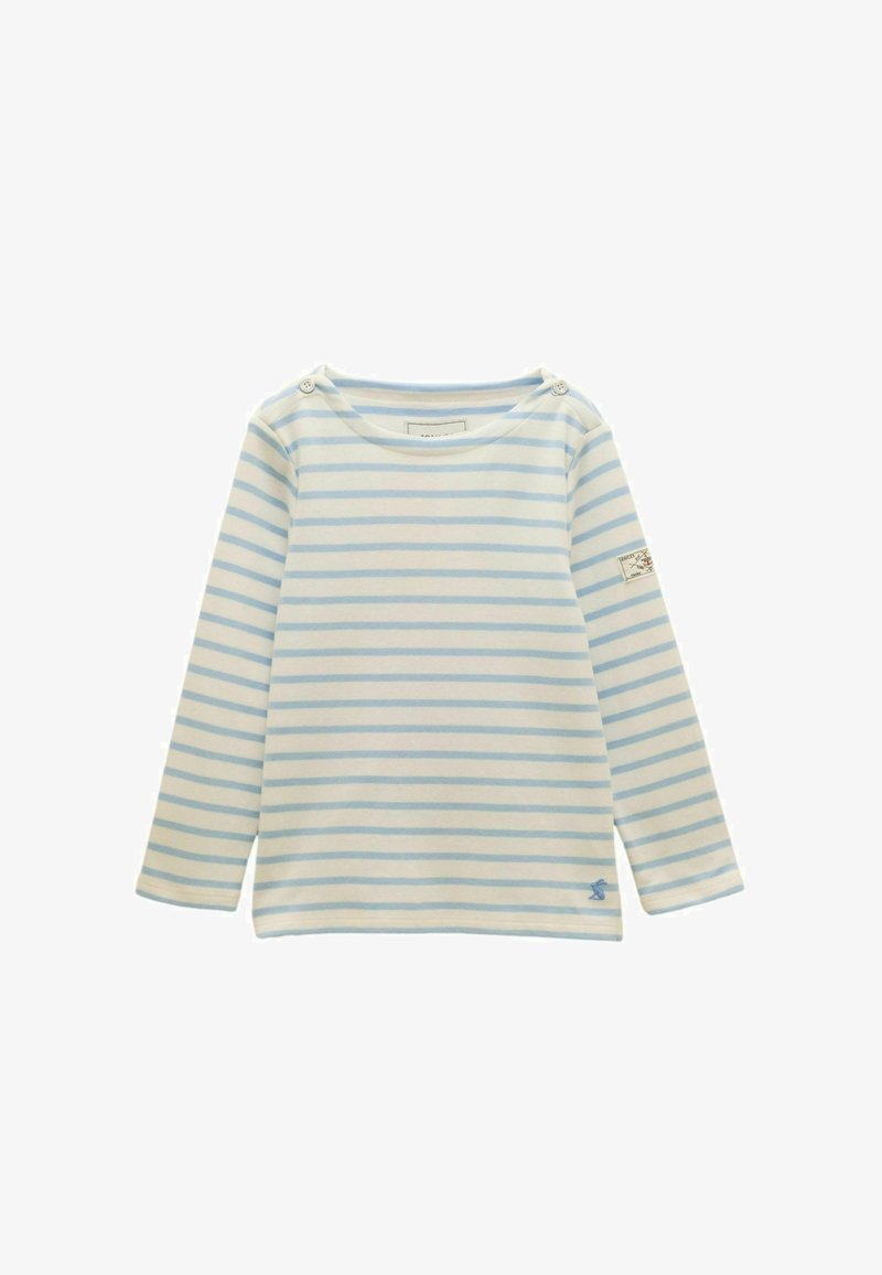 Chemise blanche à manches longues avec des rayures horizontales bleu clair, des boutons décoratifs sur les épaules et une petite étiquette sur la manche gauche.