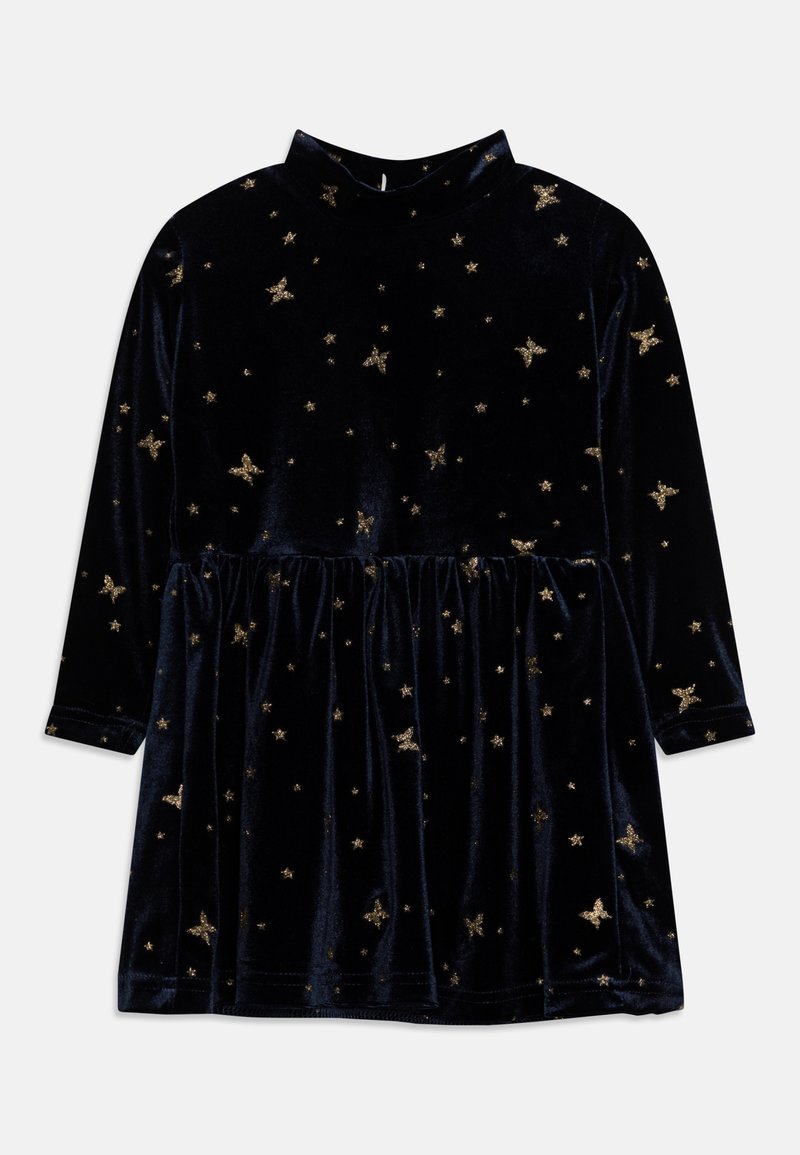 Robe longue en velours noir à manches longues, col montant, taille froncée, parsemée de motifs d'étoiles et de papillons en paillettes dorées.