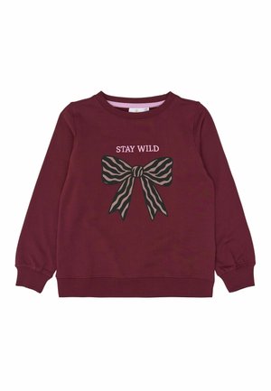 Sweat-shirt bordeaux à manches longues avec poignets côtelés, portant le texte "STAY WILD" au-dessus d'un grand nœud rayé zèbre sur le devant.