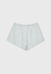 Shorts rayés verticalement gris clair et blanc avec une ceinture élastique, posés à plat sur un fond uni.