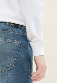 TOM TAILOR DENIM TTLOOSE - Vaqueros tapered - used mid stone blue denim