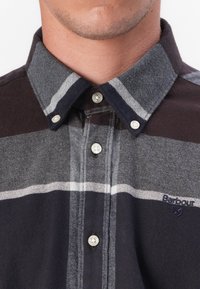 Barbour ICELOCH TAILORED TARTAN SHIRT - Cămașă - midnight oak