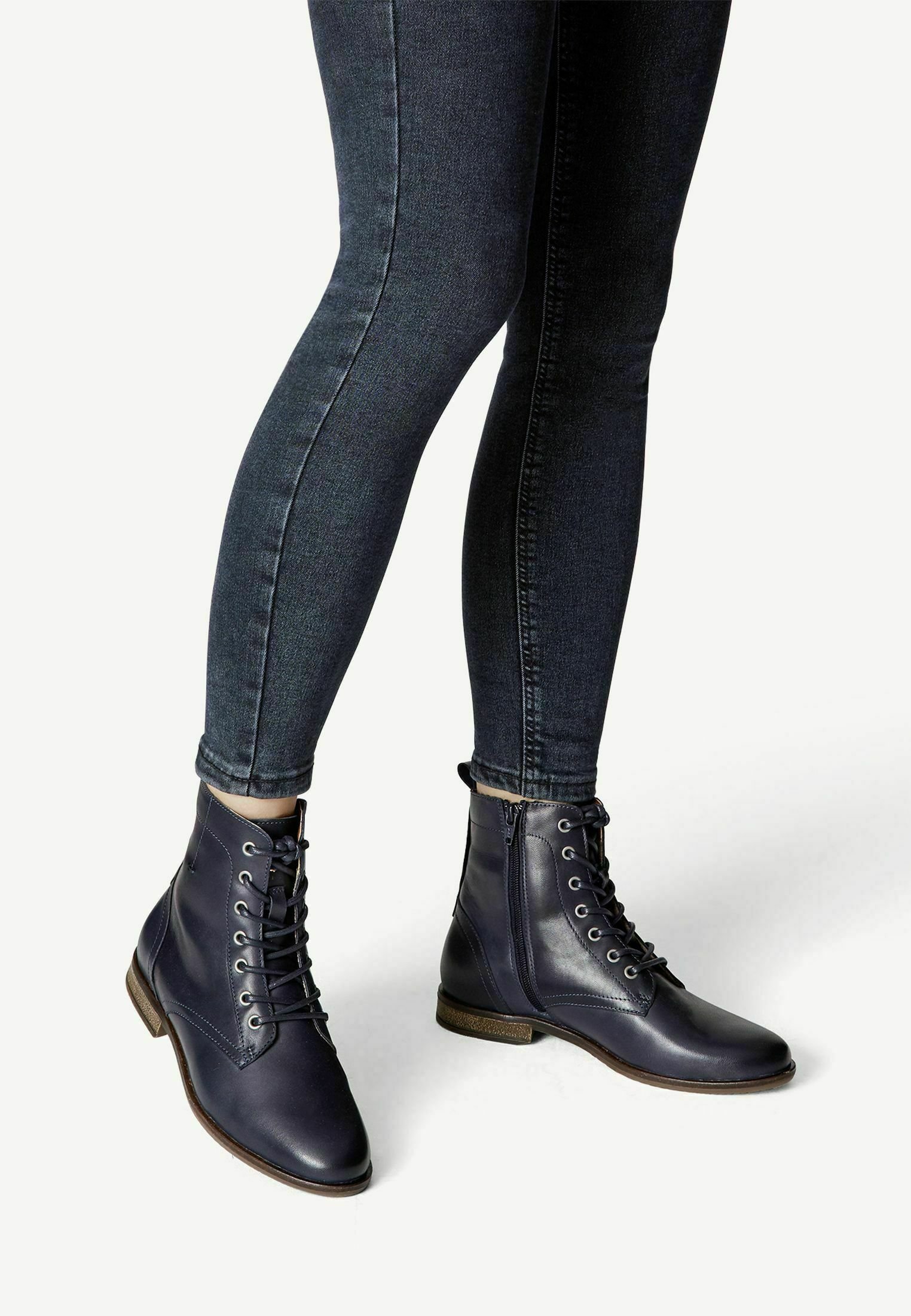 boots cuir lacets