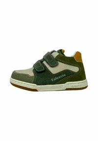 Scarpa da bambino verde e beige con un design in suede e pelle, cinturini in Velcro e una suola in gomma con grip testurizzato.