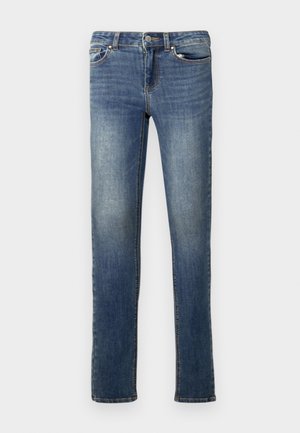 Jeans de denim azul escuro com um corte reto. Inclui passadores de cinto, dois bolsos frontais e um desbotamento subtil. Design clássico de cinco bolsos.