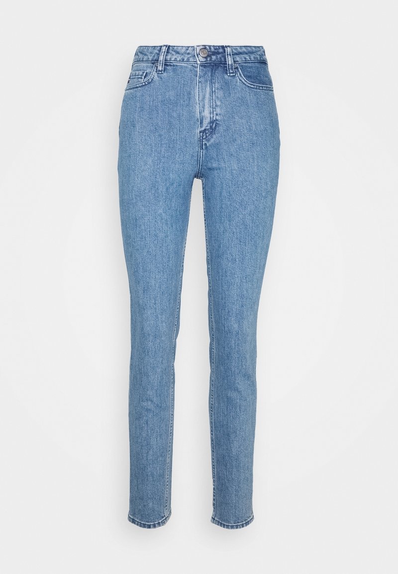 Ljust blå högmidjade jeans med slim fit, fem fickor, subtila blekningar och kontrasterande sömmar längs kanterna.