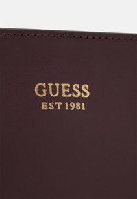 Guess MASIE GIRLFRIEND SATCHEL - Kabelka - amethyst