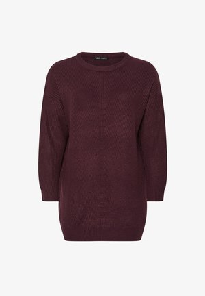 Langærmet, ribbet strikket sweater i dyb burgunder med rund halsudskæring og afslappet pasform.