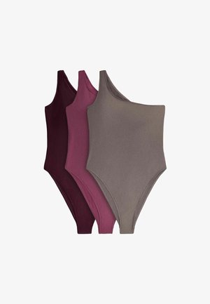 Drie mouwloze bodysuits in donkerbruin, mauve en taupe, overlappend gerangschikt en naar voren gericht op een witte achtergrond.