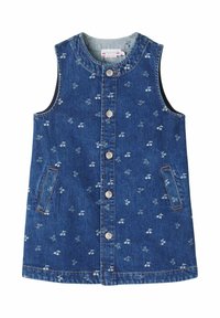 Abito di jeans con design senza maniche, colore blu scuro, stampa di ciliegie bianche, chiusura frontale con bottoni e due tasche laterali.