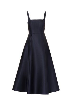 Abito midi in raso blu navy senza maniche, con scollo quadrato e corpetto aderente che si allarga in una gonna ampia.