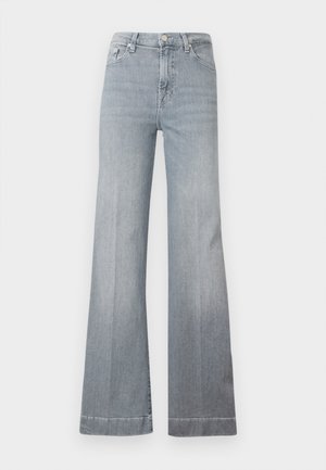 Helle graue, hoch taillierte ausgestellte Jeans aus Denim. Mit fünf Taschen, einer vorderen Knopfverschluss und einem sauberen Saum mit subtiler Ausbleichung an den Beinen.