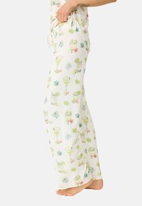 Vita pyjamasbyxor med blommönster och cocktailmotiv. Tillverkade av lätt tyg, med avslappnad passform och elastisk midja med dragsko.