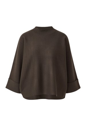 Ciemnobrązowy, oversize sweter z wysokim kołnierzem i szerokimi rękawami, wykonany z miękkiego dzianego materiału z ściągaczami na mankietach.