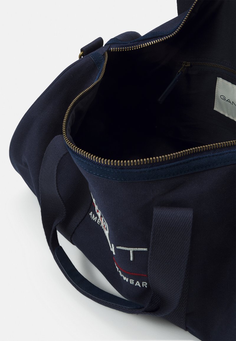 TÁSKA GANT D1. ARCHIVE SHIELD DUFFLE BAG MARINE | GANT HU