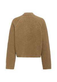 Giacca corta marrone realizzata in tessuto strutturato. Presenta maniche raglan e un colletto semplice, con un design pulito e minimalista.