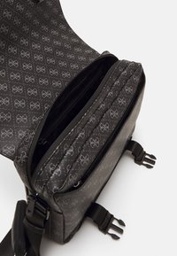 Guess VEZZOLA - Cross body bag - dark black