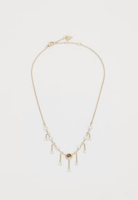 Collier en or avec plusieurs perles pendantes et un pendentif circulaire au centre, le tout avec une chaîne délicate.