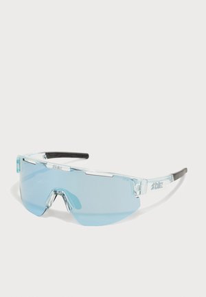 Sports solbriller med klar ramme og blåtonede linser. Har et minimalistisk design og sorte detaljer på stangen.